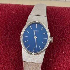 Vintage Sleek Thin Seiko Spaghetti Watch Silver Stainless Steel Back